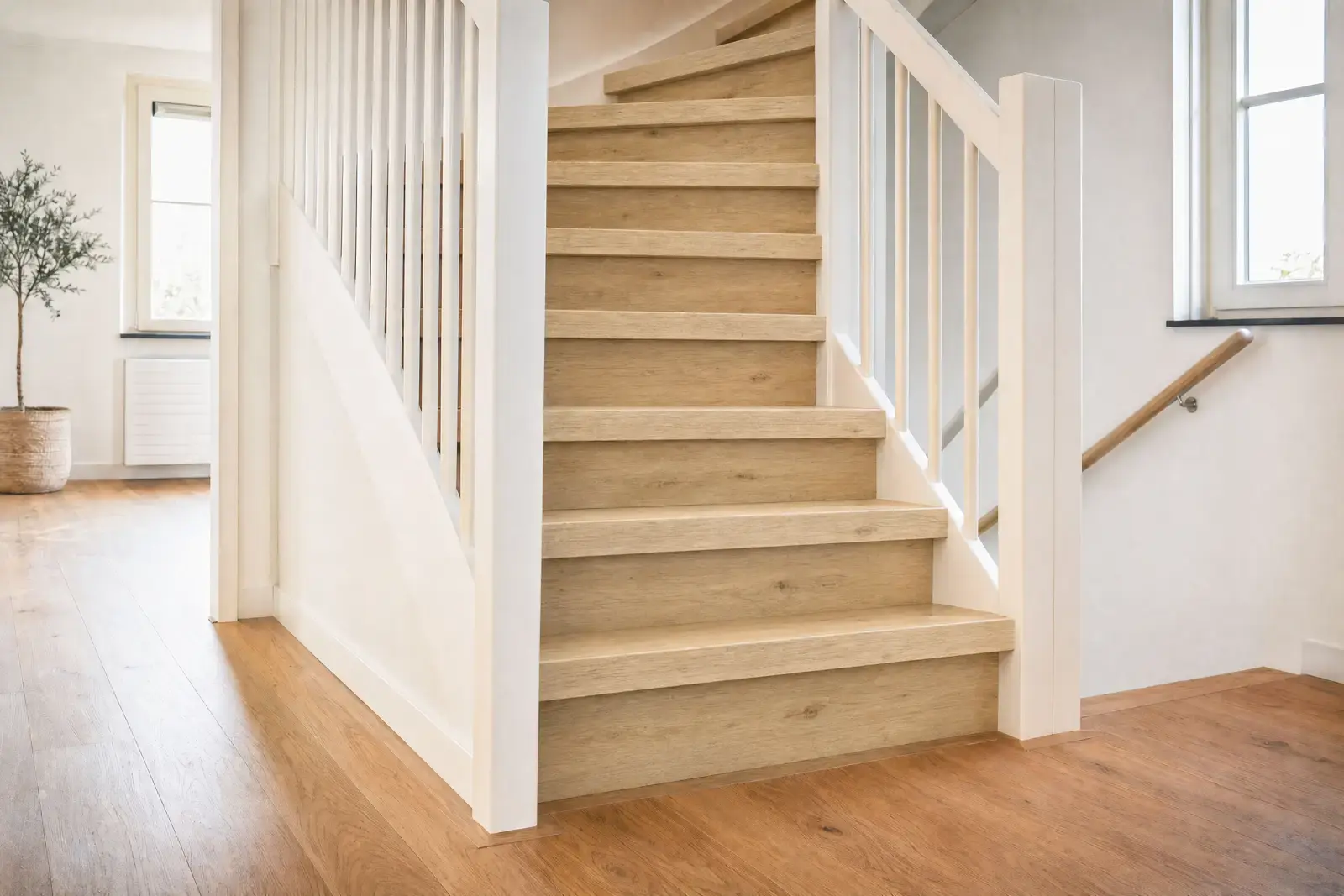 traprenovatie_pvc_brushed_oak_madeira_incl_stootbord_1
